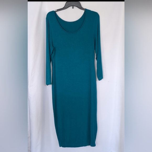 Fashion to Figure Dresses & Skirts - Fashion To Figure Signature Long Sleeve Midi Dress